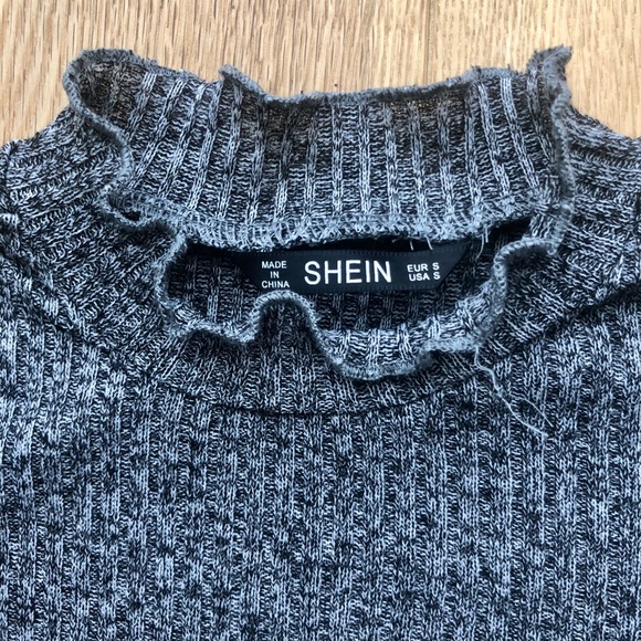 NWOT Grey Long Sleeve Crop Top - Picture 8 of 8
